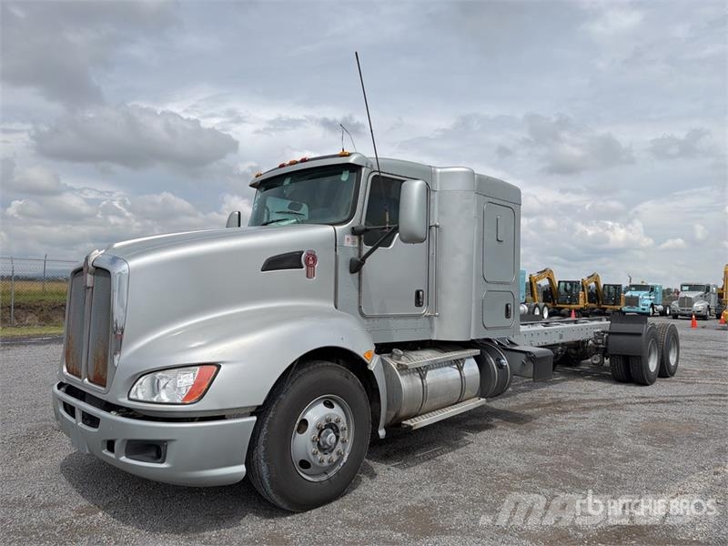 Kenworth T660 6x4 Sleeper Camion Chasis Cabina / Cab and Ch Kabiny i wnętrze
