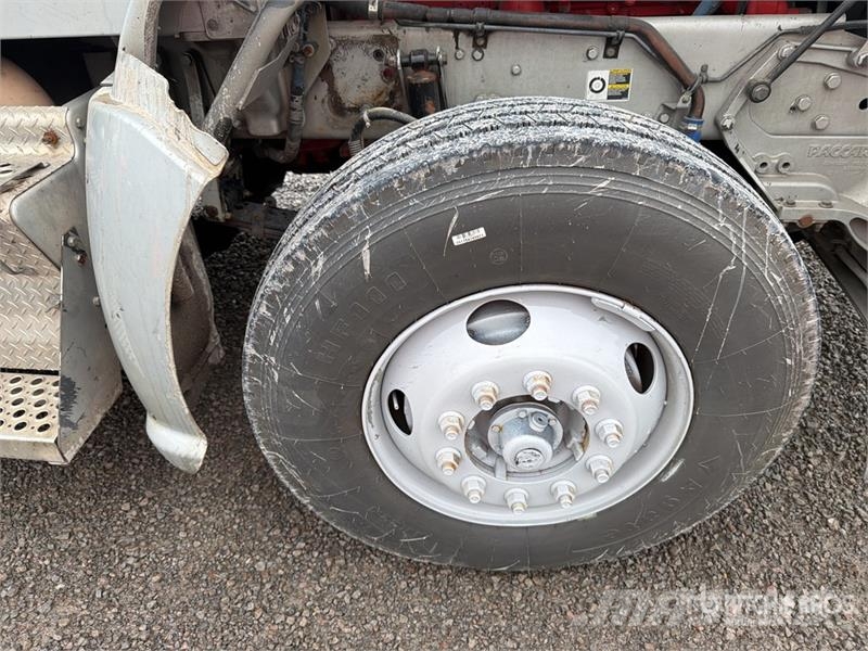 Kenworth T660 6x4 Sleeper Camion Chasis Cabina / Cab and Ch Kabine i unutrašnjost