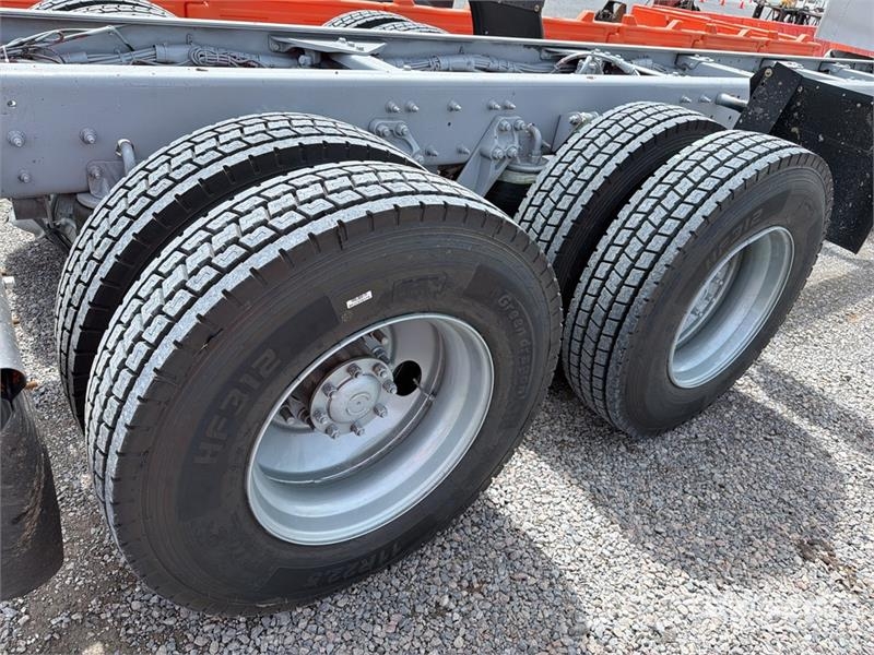 Kenworth T660 6x4 Sleeper Camion Chasis Cabina / Cab and Ch Cabines