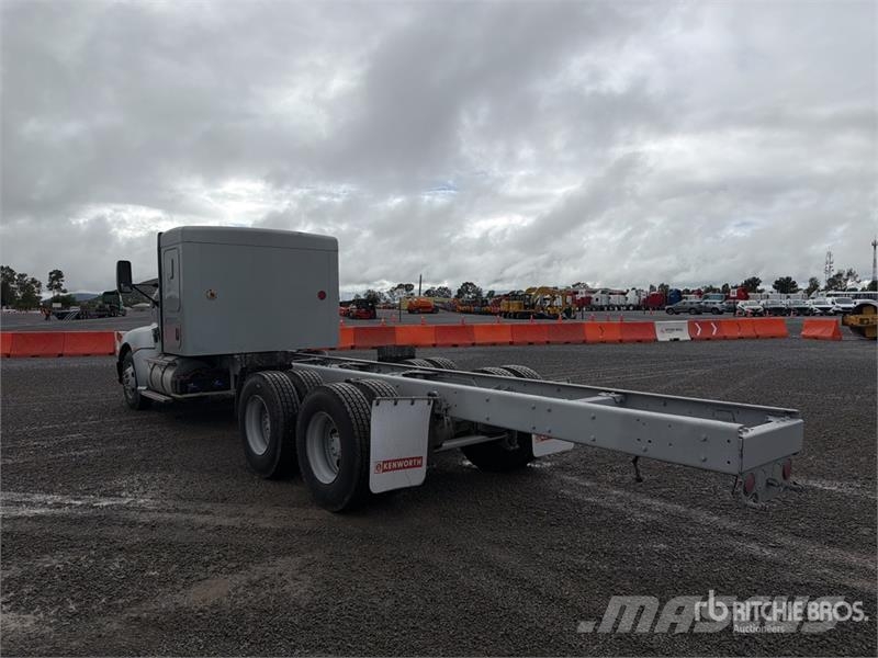 Kenworth T660 6x4 Sleeper Camion Chasis Cabina / Cab and Ch Kabine i unutrašnjost