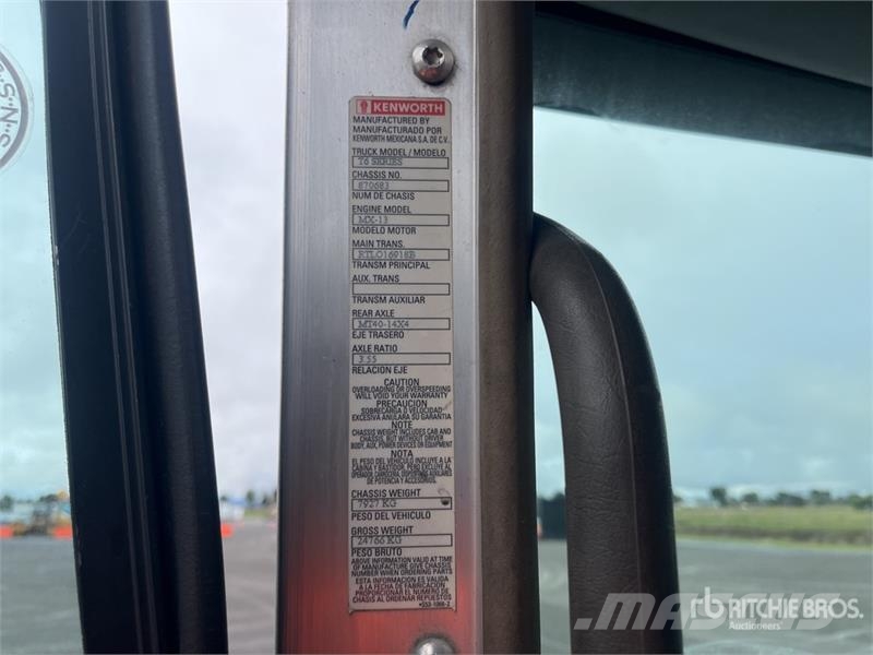 Kenworth T660 6x4 Sleeper Camion Chasis Cabina / Cab and Ch Kabine i unutrašnjost