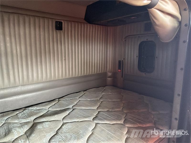 Kenworth T660 6x4 Sleeper Camion Chasis Cabina / Cab and Ch Kabine i unutrašnjost