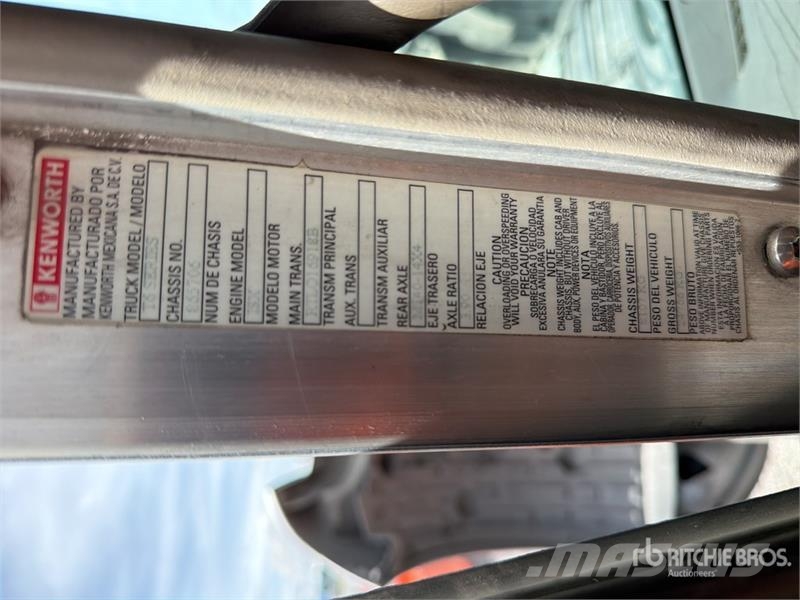 Kenworth T660 6x4 Sleeper Camion Chasis Cabina / Cab and Ch Кабіни