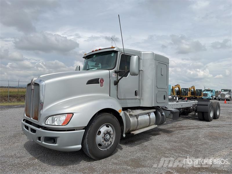 Kenworth T660 6x4 Sleeper Camion Chasis Cabina / Cab and Ch Kabiny i wnętrze