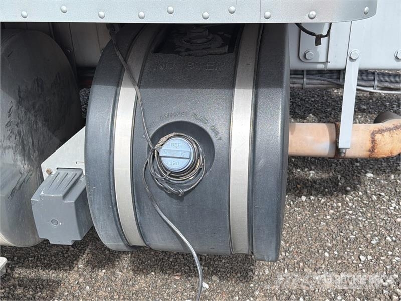 Kenworth T660 6x4 Sleeper Camion Chasis Cabina / Cab and Ch Cabines