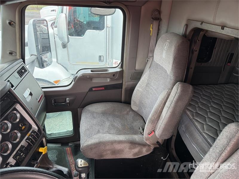 Kenworth T660 6x4 Sleeper Camion Chasis Cabina / Cab and Ch Kabine i unutrašnjost