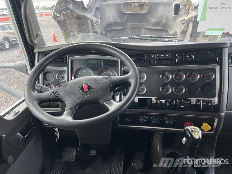 Kenworth T660 6x4 Sleeper Camion Chasis Cabina / Cab and Ch Cabines