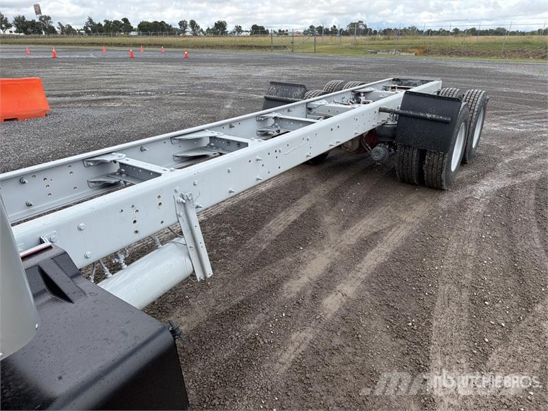 Kenworth T660 6x4 Sleeper Camion Chasis Cabina / Cab and Ch Cabines