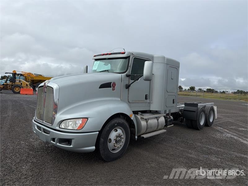 Kenworth T660 6x4 Sleeper Camion Chasis Cabina / Cab and Ch Kabine i unutrašnjost