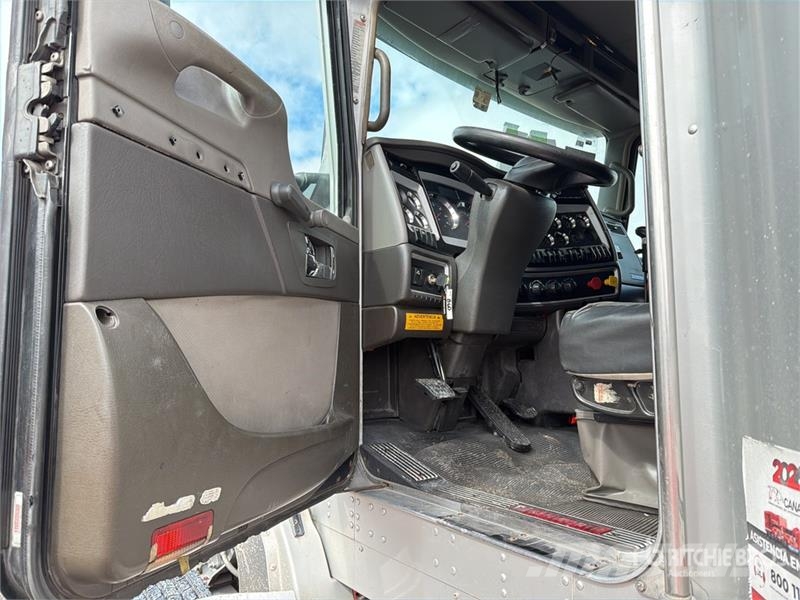 Kenworth T660 6x4 Sleeper Camion Chasis Cabina / Cab and Ch Cabines