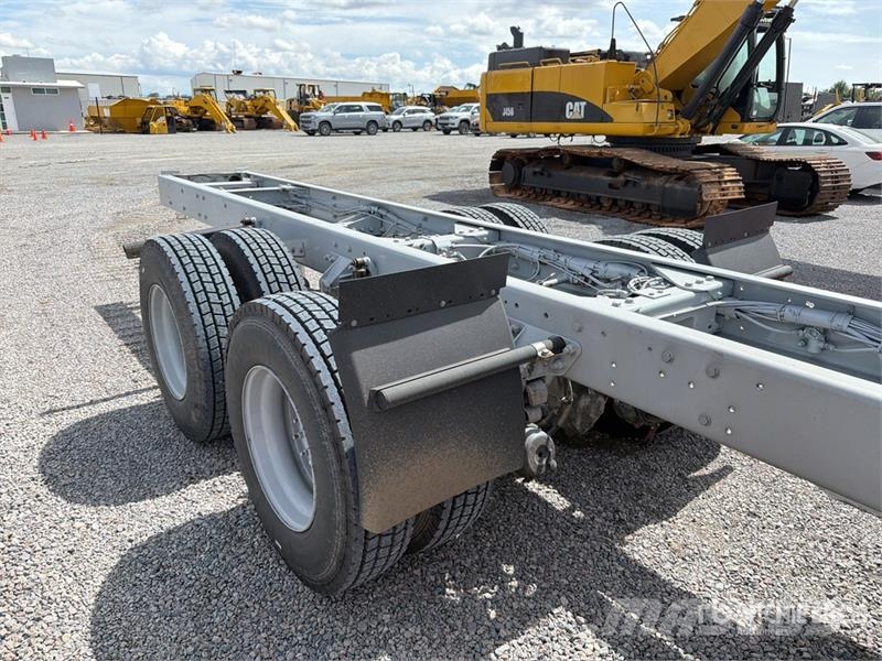 Kenworth T660 6x4 Sleeper Camion Chasis Cabina / Cab and Ch Кабіни