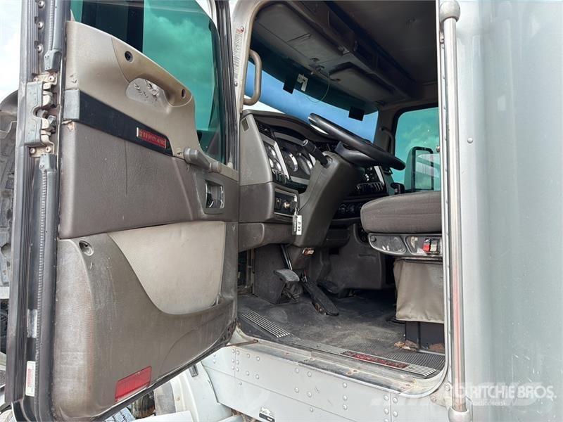 Kenworth T660 6x4 Sleeper Camion Chasis Cabina / Cab and Ch Cabines