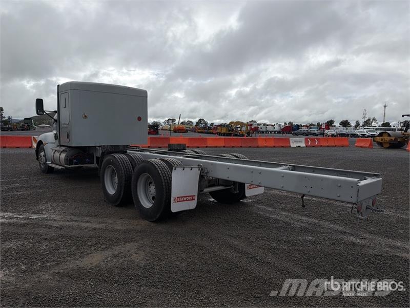 Kenworth T660 6x4 Sleeper Camion Chasis Cabina / Cab and Ch Kabine i unutrašnjost