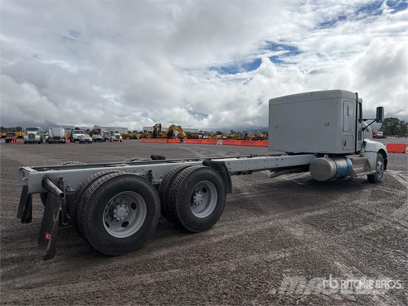 Kenworth T660 6x4 Sleeper Camion Chasis Cabina / Cab and Ch Kabine i unutrašnjost