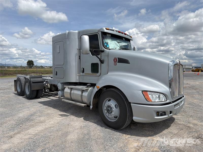Kenworth T660 6x4 Sleeper Camion Chasis Cabina / Cab and Ch Cabines