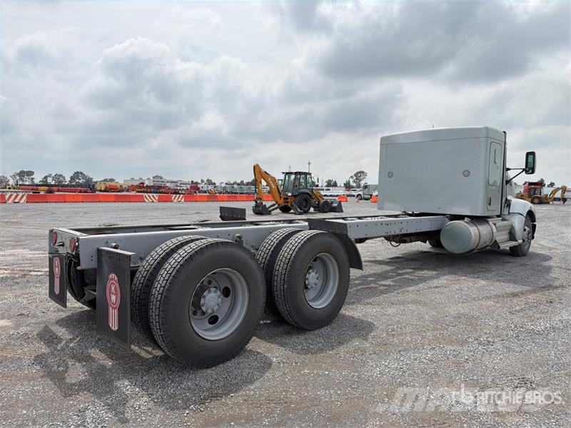 Kenworth T660 6x4 Sleeper Camion Chasis Cabina / Cab and Ch Kabiny i wnętrze