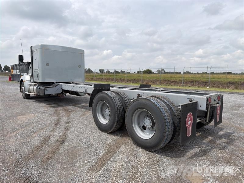 Kenworth T660 6x4 Sleeper Camion Chasis Cabina / Cab and Ch Kabiny i wnętrze