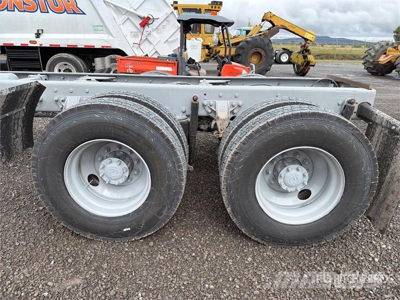Kenworth T660 6x4 Sleeper Camion Chasis Cabina / Cab and Ch Cabines
