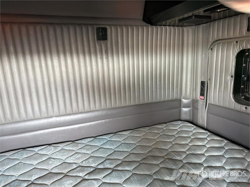 Kenworth T660 6x4 Sleeper Camion Chasis Cabina / Cab and Ch Кабіни