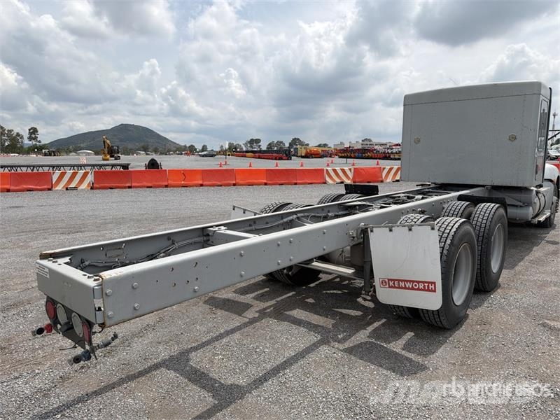 Kenworth T660 6x4 Sleeper Camion Chasis Cabina / Cab and Ch Kabinen