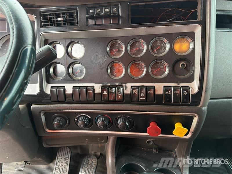 Kenworth T660 6x4 Sleeper Camion Chasis Cabina / Cab and Ch Kabine i unutrašnjost
