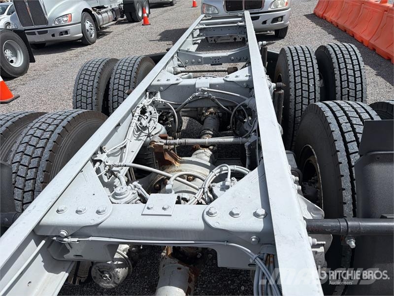 Kenworth T660 6x4 Sleeper Camion Chasis Cabina / Cab and Ch Кабіни