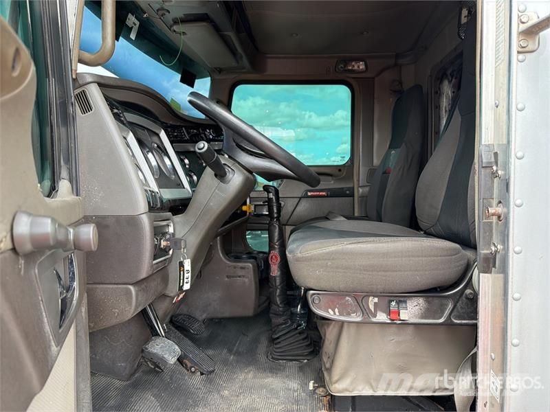 Kenworth T660 6x4 Sleeper Camion Chasis Cabina / Cab and Ch Cabines