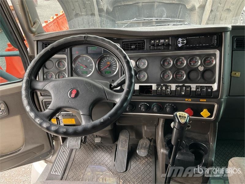 Kenworth T660 6x4 Sleeper Camion Chasis Cabina / Cab and Ch Cabine en interieur