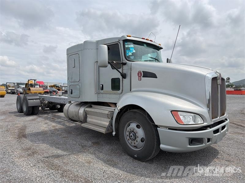 Kenworth T660 6x4 Sleeper Camion Chasis Cabina / Cab and Ch Kabiny i wnętrze