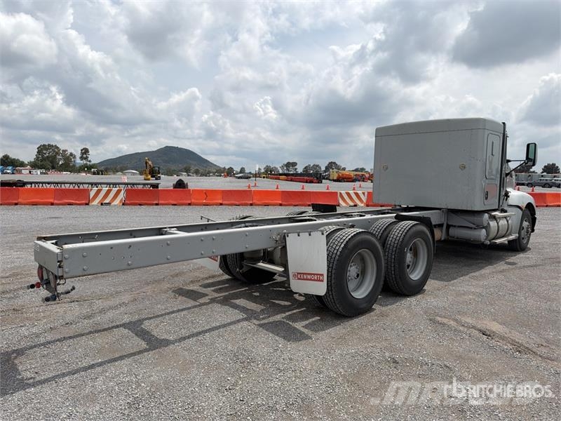 Kenworth T660 6x4 Sleeper Camion Chasis Cabina / Cab and Ch Kabinen