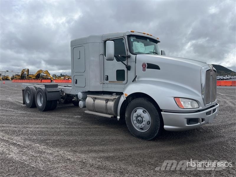 Kenworth T660 6x4 Sleeper Camion Chasis Cabina / Cab and Ch Kabine i unutrašnjost