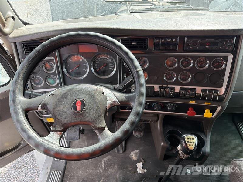 Kenworth T660 6x4 Sleeper Camion Chasis Cabina / Cab and Ch Cabine en interieur