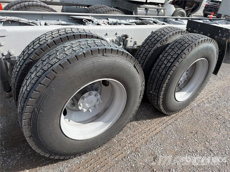 Kenworth T660 6x4 Sleeper Camion Chasis Cabina / Cab and Ch Кабины