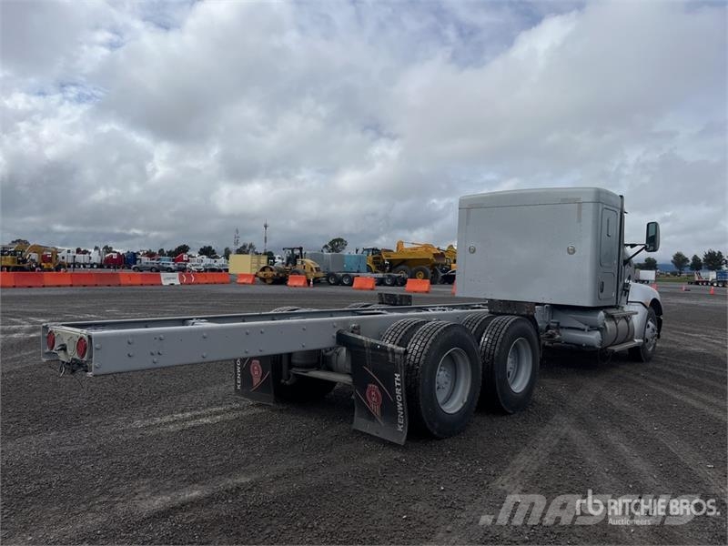 Kenworth T660 6x4 Sleeper Camion Chasis Cabina / Cab and Ch Kabine i unutrašnjost
