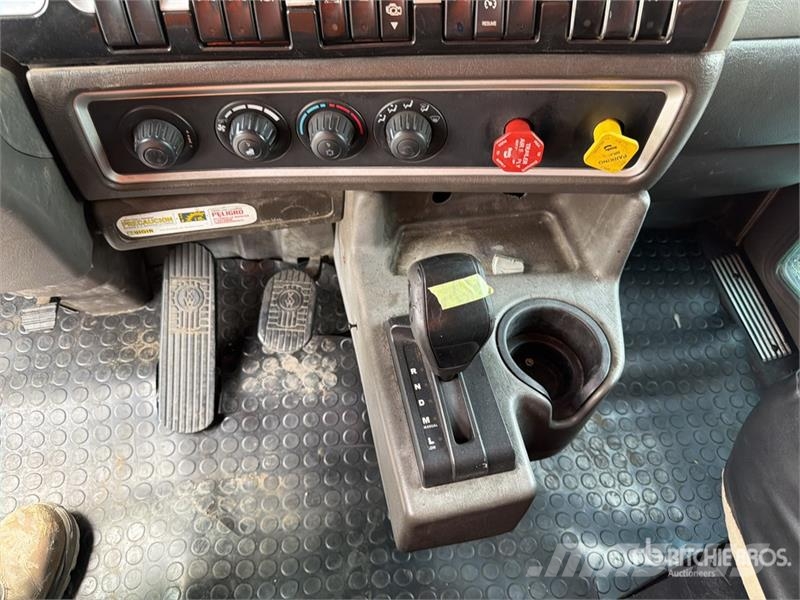 Kenworth T660 6x4 Sleeper Camion Chasis Cabina / Cab and Ch Cabines