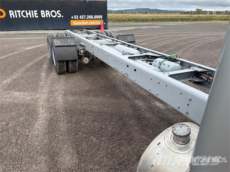 Kenworth T660 6x4 Sleeper Camion Chasis Cabina / Cab and Ch Kabine i unutrašnjost