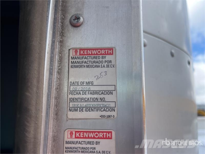 Kenworth T660 6x4 Sleeper Camion Chasis Cabina / Cab and Ch Cabines