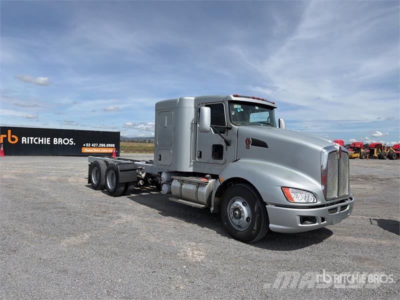Kenworth T660 6x4 Sleeper Camion Chasis Cabina / Cab and Ch Кабіни