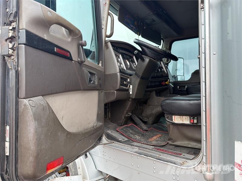 Kenworth T660 6x4 Sleeper Camion Chasis Cabina / Cab and Ch Kabine i unutrašnjost
