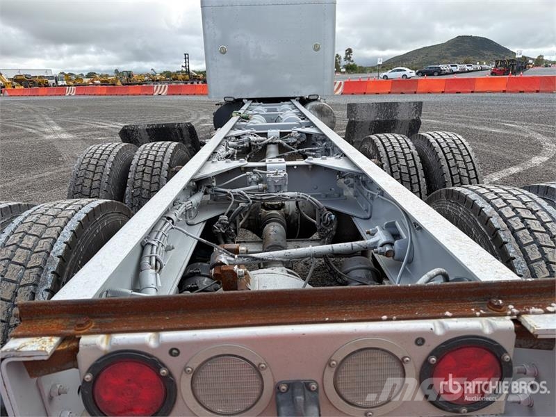 Kenworth T660 6x4 Sleeper Camion Chasis Cabina / Cab and Ch Cabines