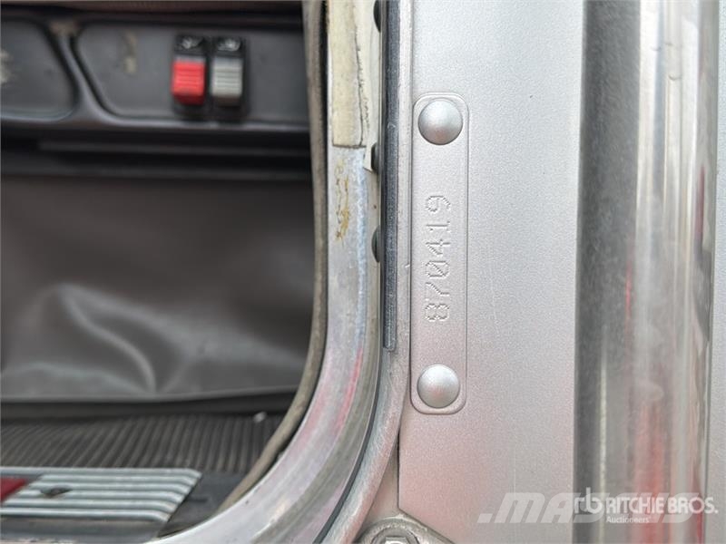 Kenworth T660 6x4 Sleeper Camion Chasis Cabina / Cab and Ch Cabines