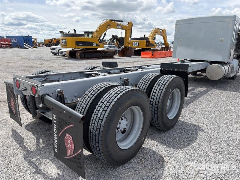Kenworth T660 6x4 Sleeper Camion Chasis Cabina / Cab and Ch Cabines