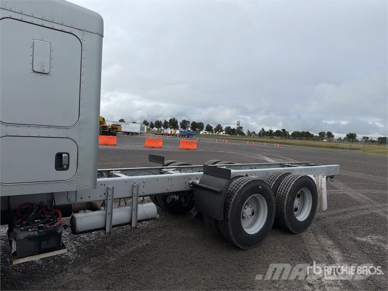 Kenworth T660 6x4 Sleeper Camion Chasis Cabina / Cab and Ch Kabine i unutrašnjost