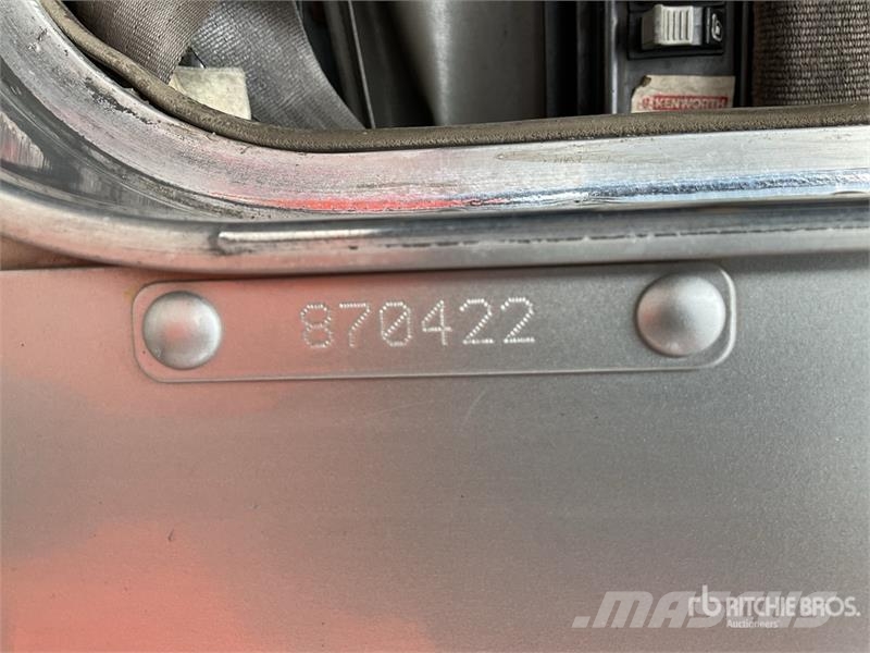 Kenworth T660 6x4 Sleeper Camion Chasis Cabina / Cab and Ch Cabine en interieur