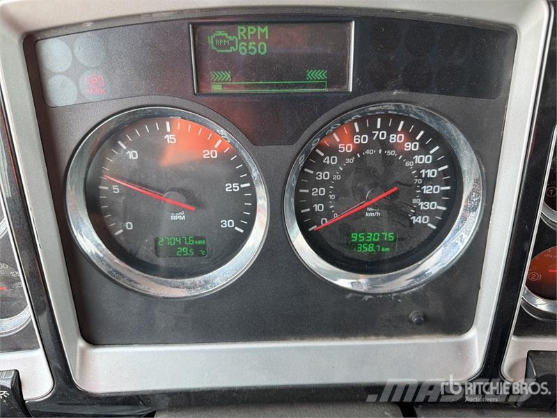 Kenworth T660 6x4 Sleeper Camion Chasis Cabina / Cab and Ch Kabinen