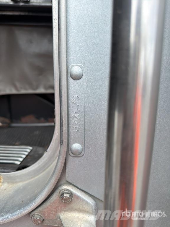 Kenworth T660 6x4 Sleeper Camion Chasis Cabina / Cab and Ch Cabines