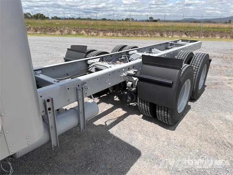 Kenworth T660 6x4 Sleeper Camion Chasis Cabina / Cab and Ch Cabines
