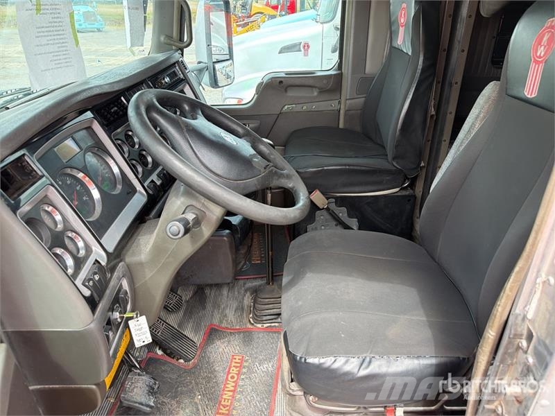 Kenworth T660 6x4 Sleeper Camion Chasis Cabina / Cab and Ch Cabines