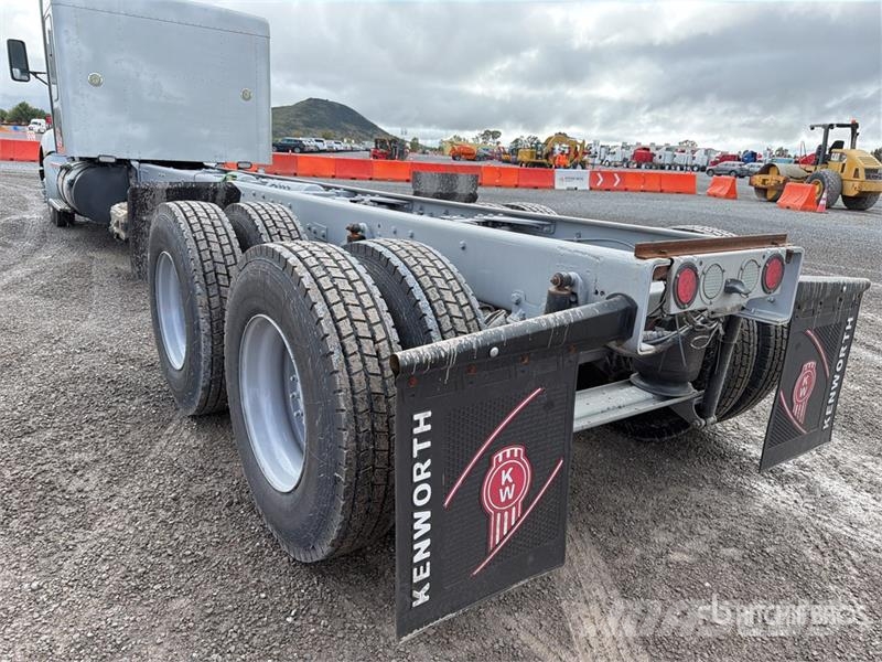 Kenworth T660 6x4 Sleeper Camion Chasis Cabina / Cab and Ch Cabines