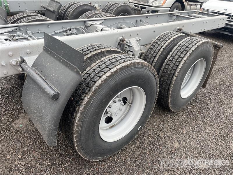 Kenworth T660 6x4 Sleeper Camion Chasis Cabina / Cab and Ch Kabine i unutrašnjost